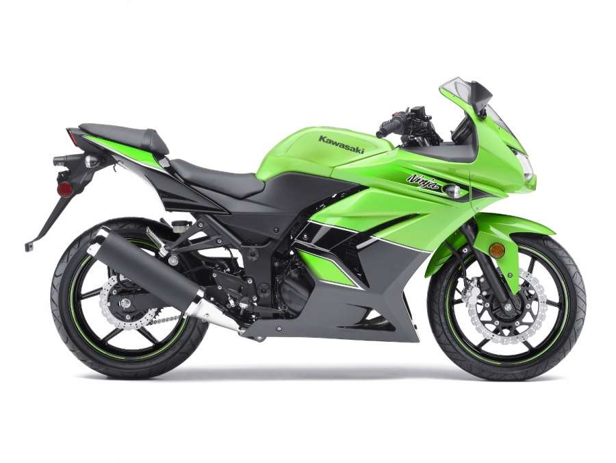 Kawasaki Ninja 250R bike Comes with a full coat with a large plastic and 